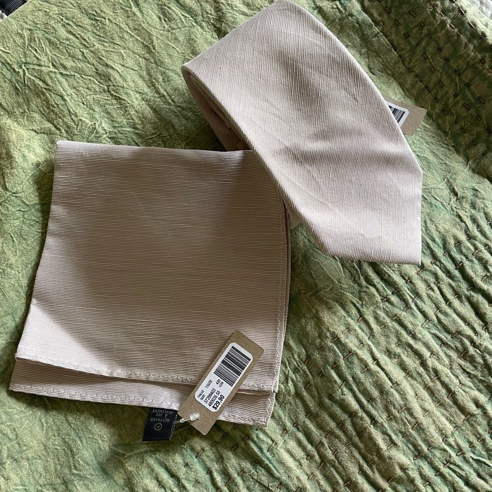 🇨🇦NWT Silk/Linen tie and matching pocket square